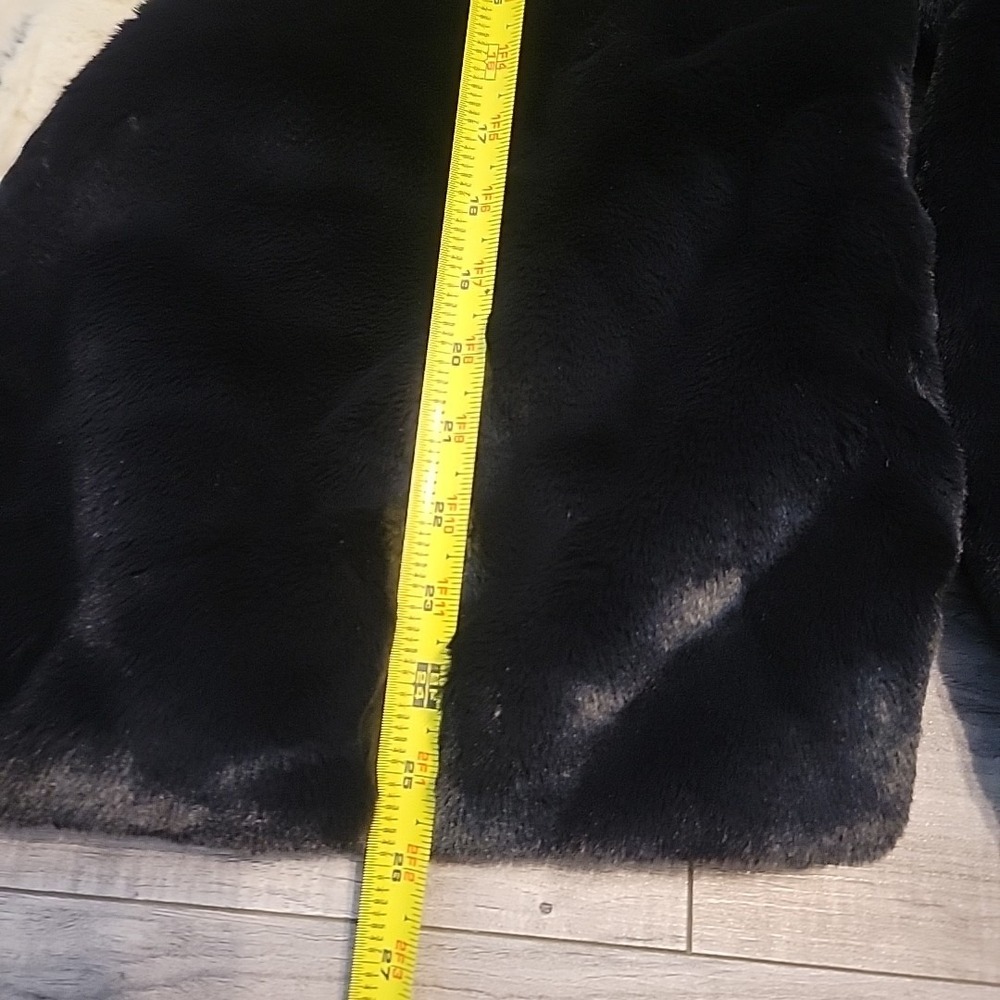 Nike Sportswear Faux Fur Oversized Swoosh Jacket Black DO3791-010 Women's Sz L - Picture 9 of 9